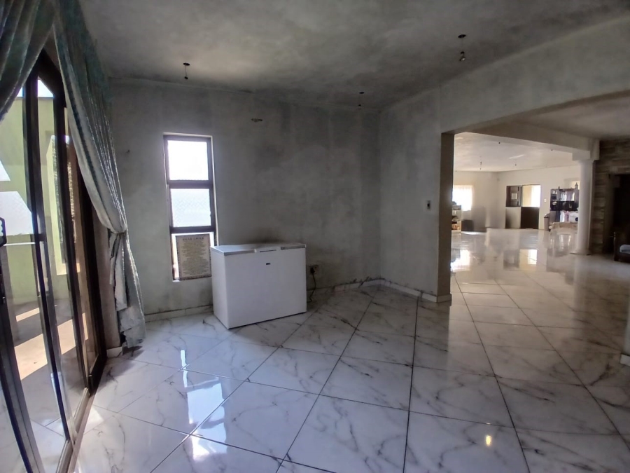 5 Bedroom Property for Sale in Oos Einde North West
